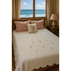 Vintage Handmade‎ Quilt  Floral HEART   silk ribbon Scalloped Edges #3